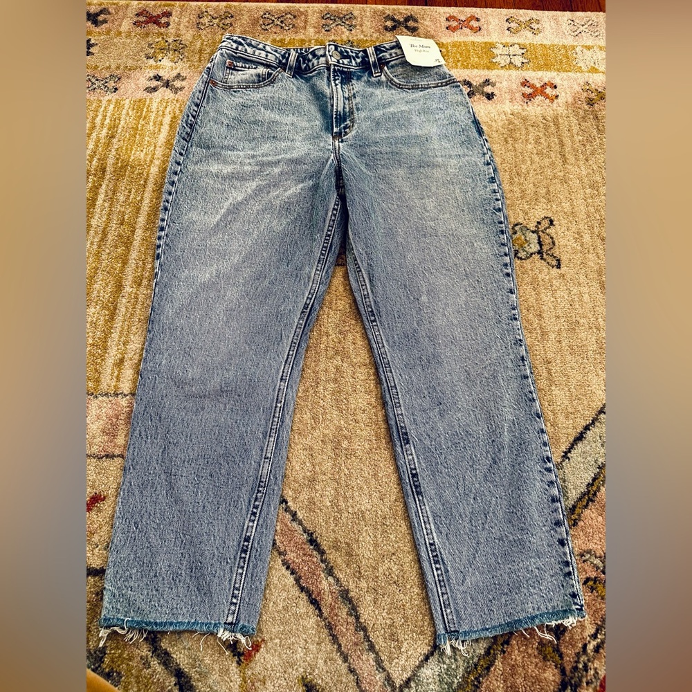 Abercrombie & Fitch Curve Love Mom High Rise Jeans with Raw Edge Size 29/8 Short